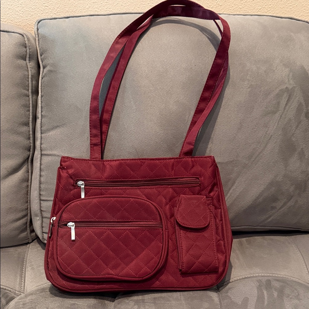 Chic Quilted Shoulder Bag in Deep Red